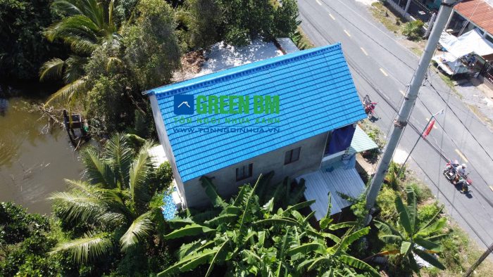 Công trình lợp mái nhà ngói nhựa màu xanh dương